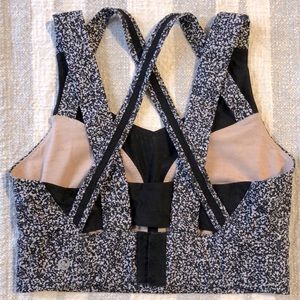 Lululemon dappled B&W sports bra size 6